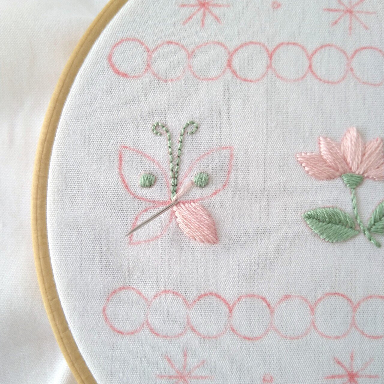 刺繍の絵、半額で 0_814116dba9fee1c9fad1b595bc81
