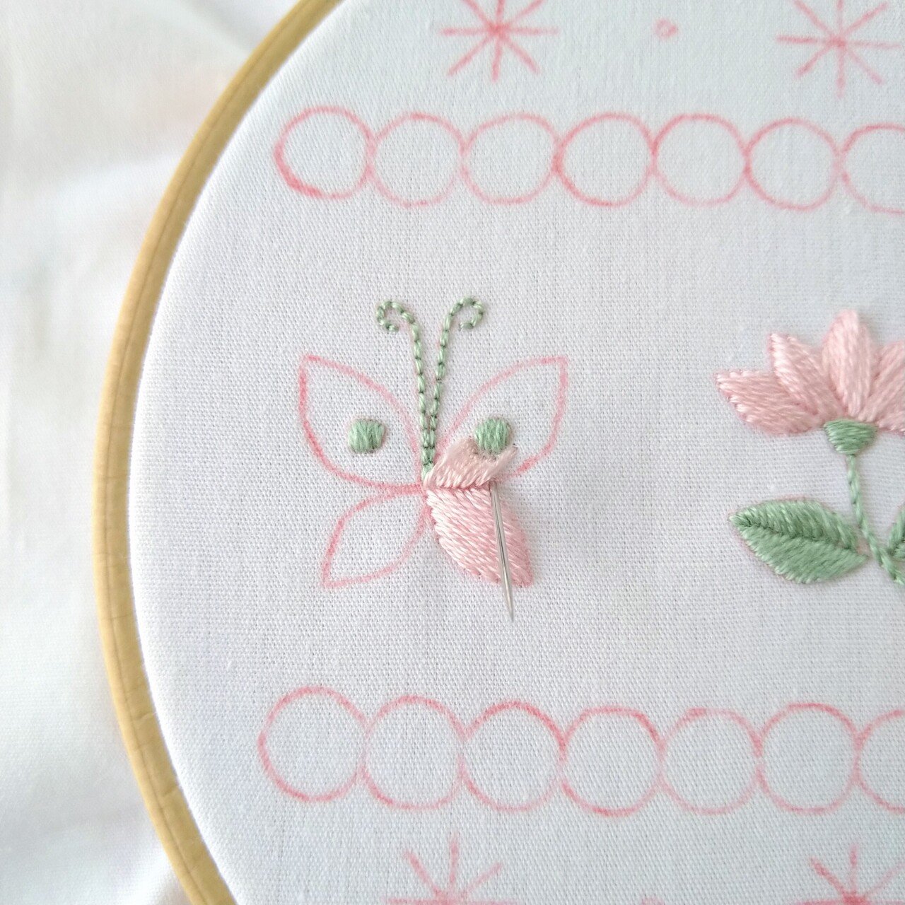 フランス刺繍と図案124集 花と蝶 | 戸塚刺しゅうオンラインショップ