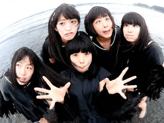 アイドル . Ferrari296+ me❤️‍🔥 4枚目はVELOREXのVポーズでし