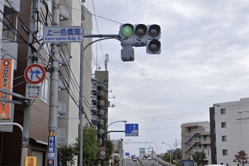 312 車両横断禁止と 311 指定方向以外進行禁止の違い 道路標識マニア Note 312 車両横断禁止と 311 指定方向以外進行禁止の違い 道路標識マニア Note