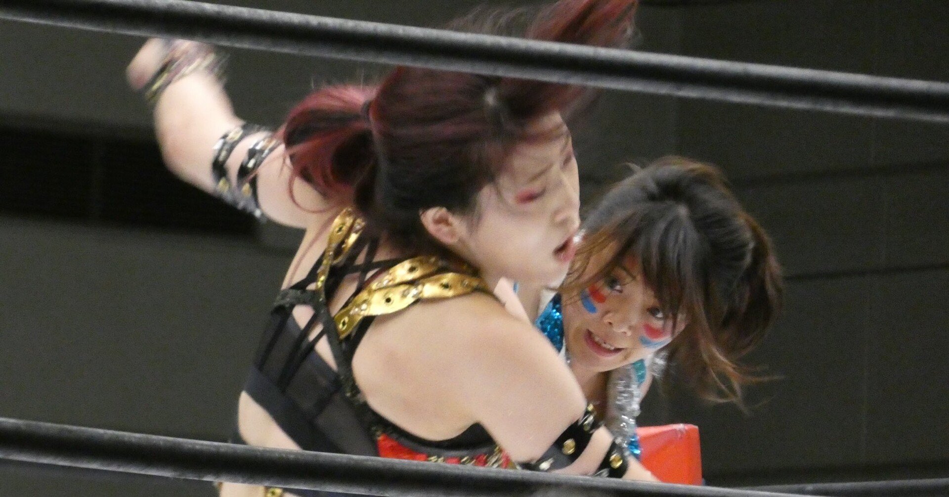メキシコの女子プロレスラー レディーキャット選手のコスチューム