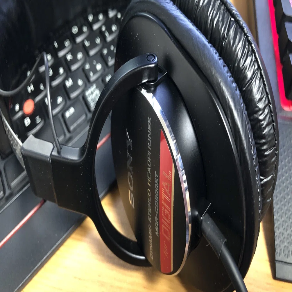 モニターヘッドホン探訪記 SONY MDR-CD900ST｜ぐにゅう