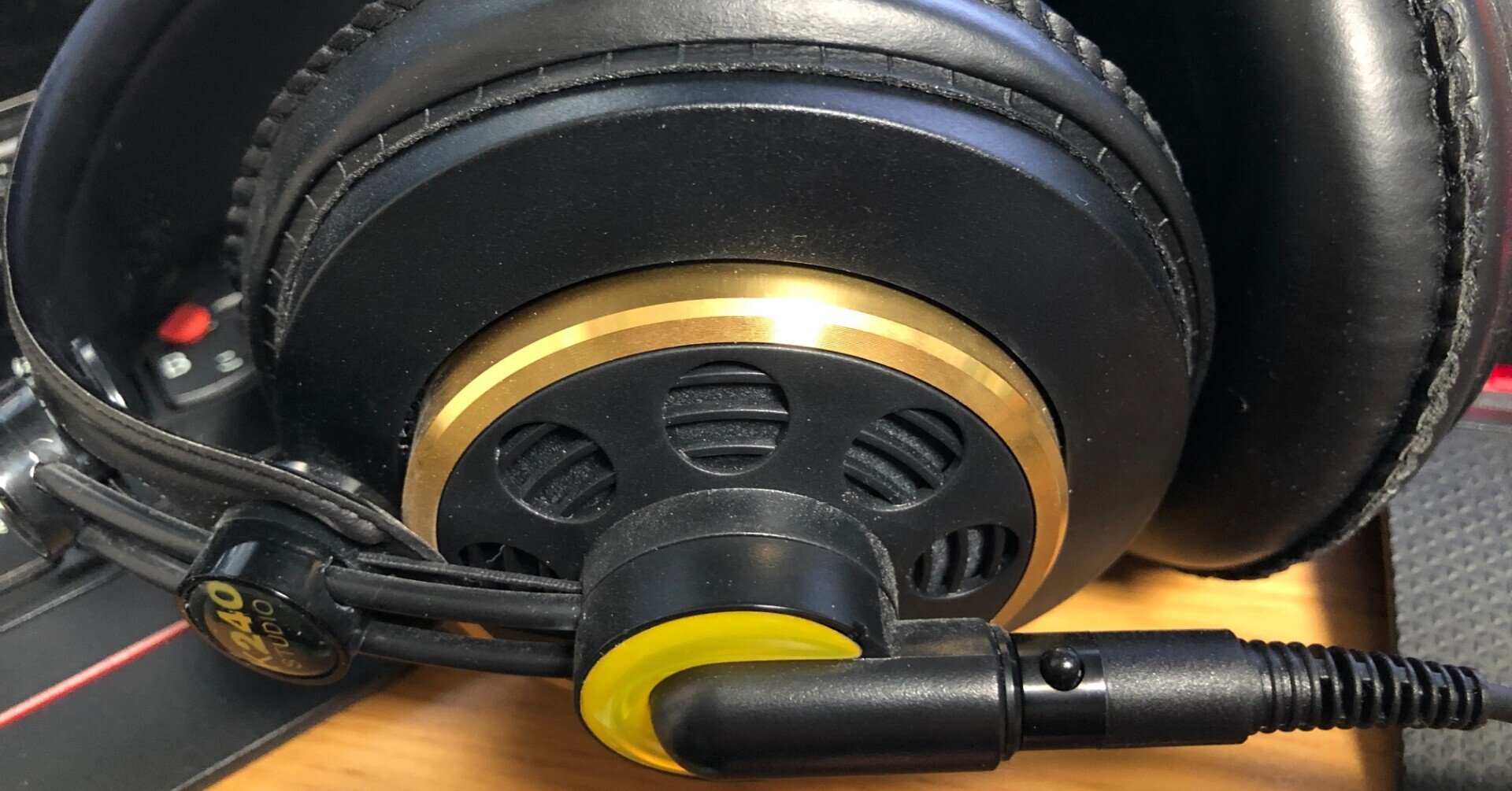モニターヘッドホン探訪記 AKG K240 Studio|ぐにゅう モニターヘッドホン探訪記 AKG K240 Studio|ぐにゅう