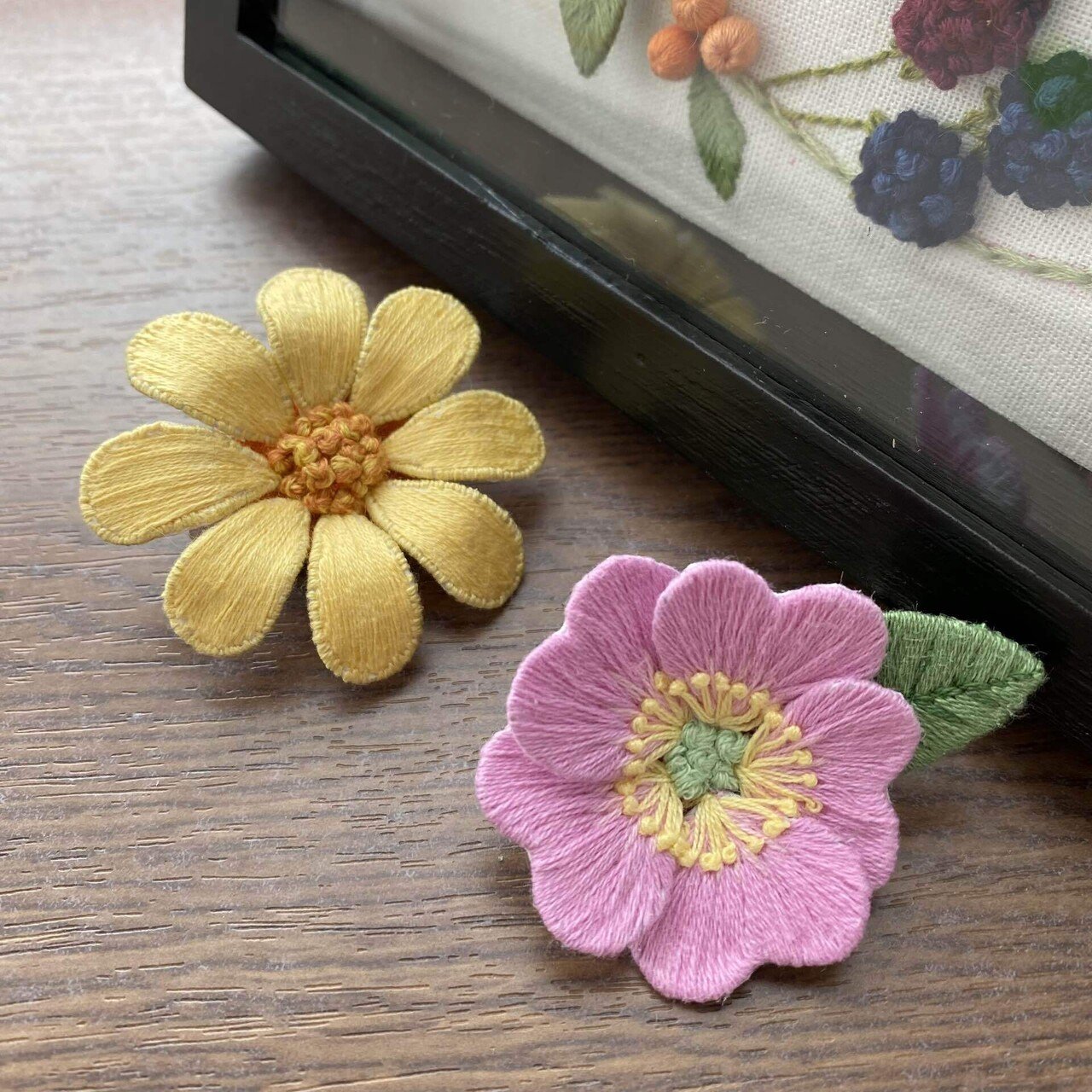 はじめての立体刺繍（アシェットコレクション）｜花苺 -Hana Ichigo-