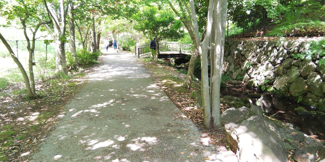 南大沢土木構造物めぐり】No.51 美しい住宅街の中の遊歩道を歩く