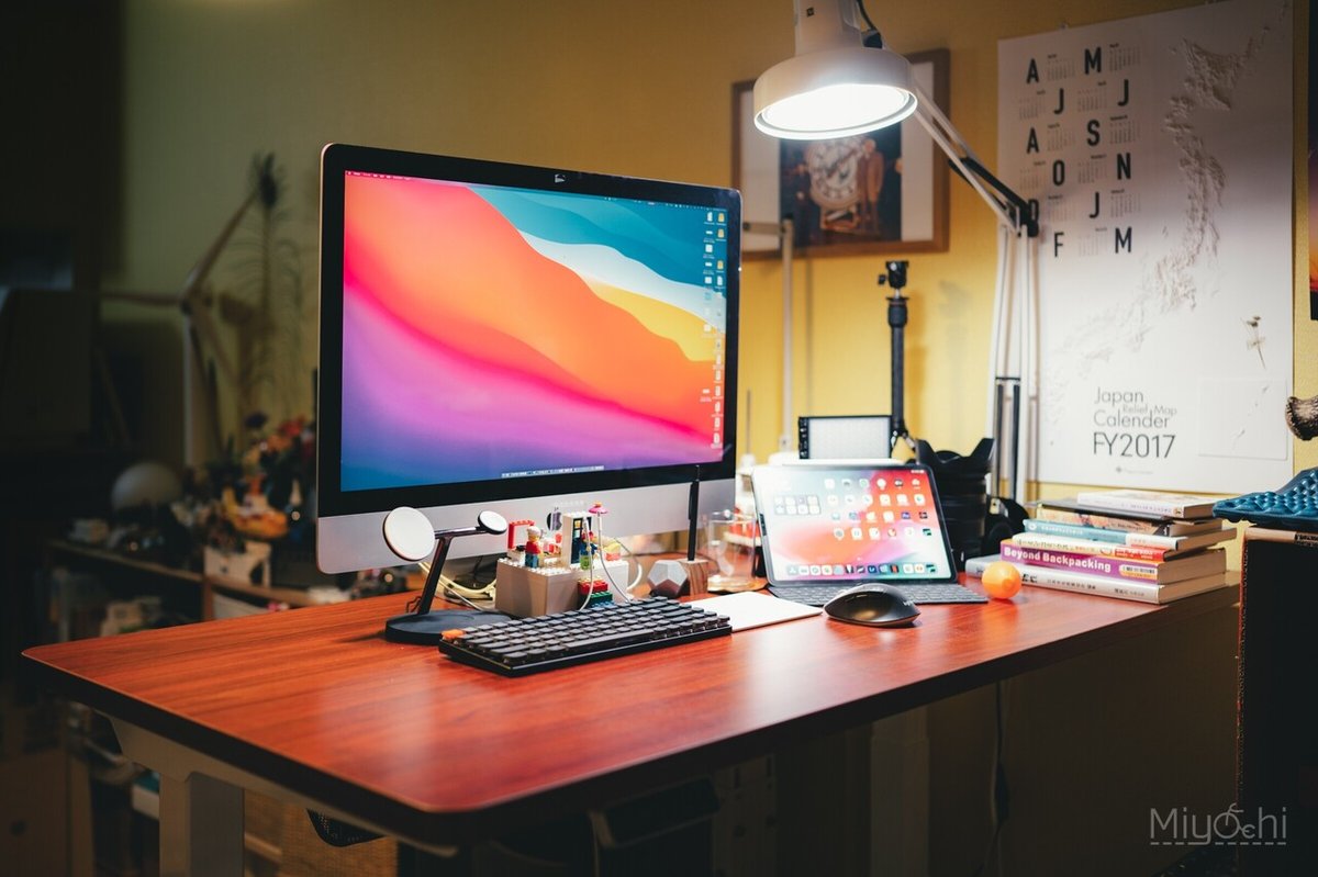 コの字フレームの電動式昇降デスクFLEXISPOT E7 Proレビュー｜miyachi  