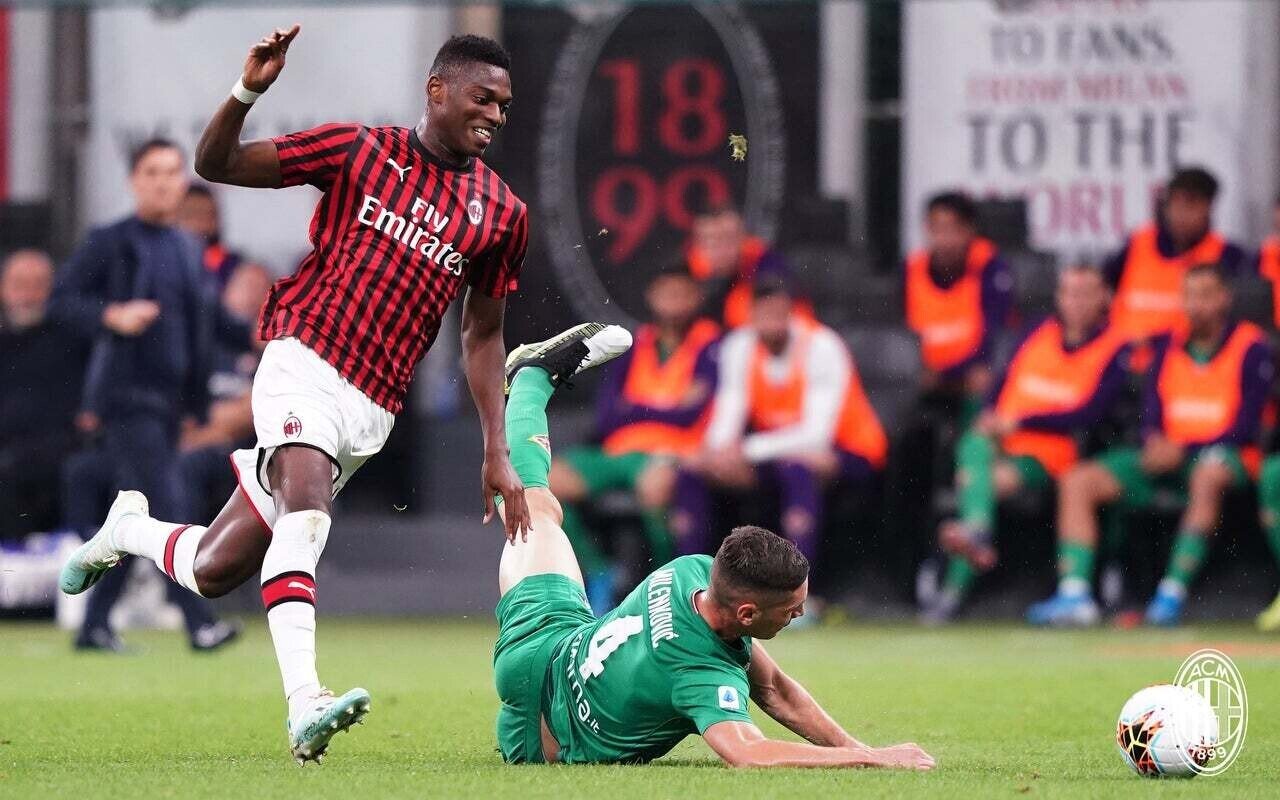 ACミランのイブラヒモビッチ 19-20年シーズン PUMA ACミラン 19/20 ユニフォーム ホーム 半袖 レプリカ #21