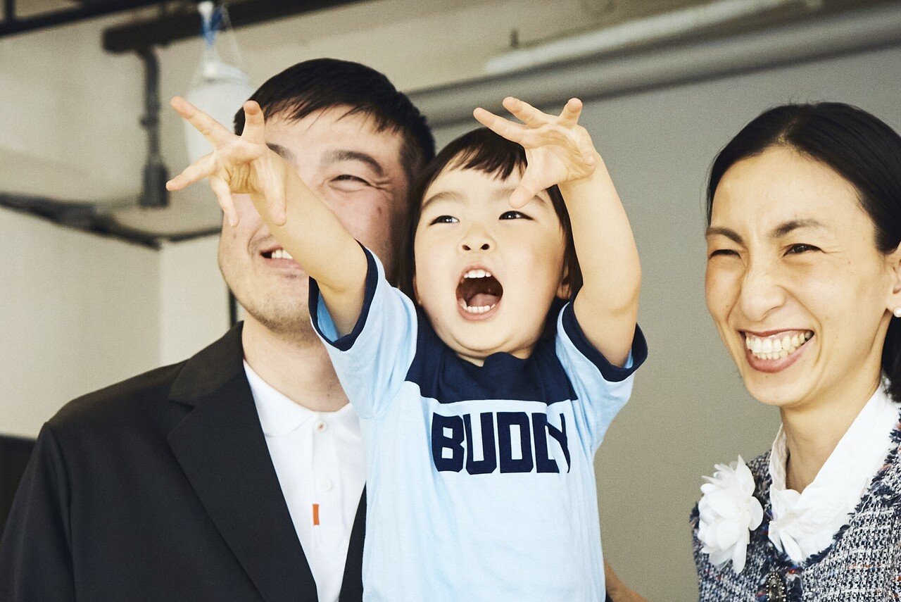 写真館が考えに考え選んだ、いっちばん優秀な「額」とは！？｜すずきしん