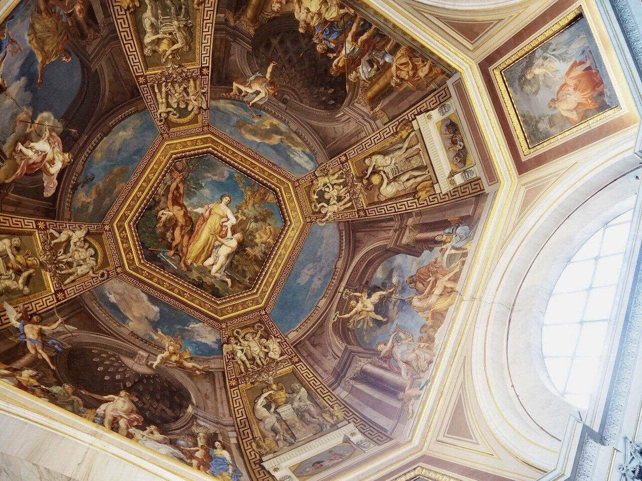 ローマの休日 #5 〜美の聖地「ヴァチカン市国」を訪ねて〜｜Mana(まな