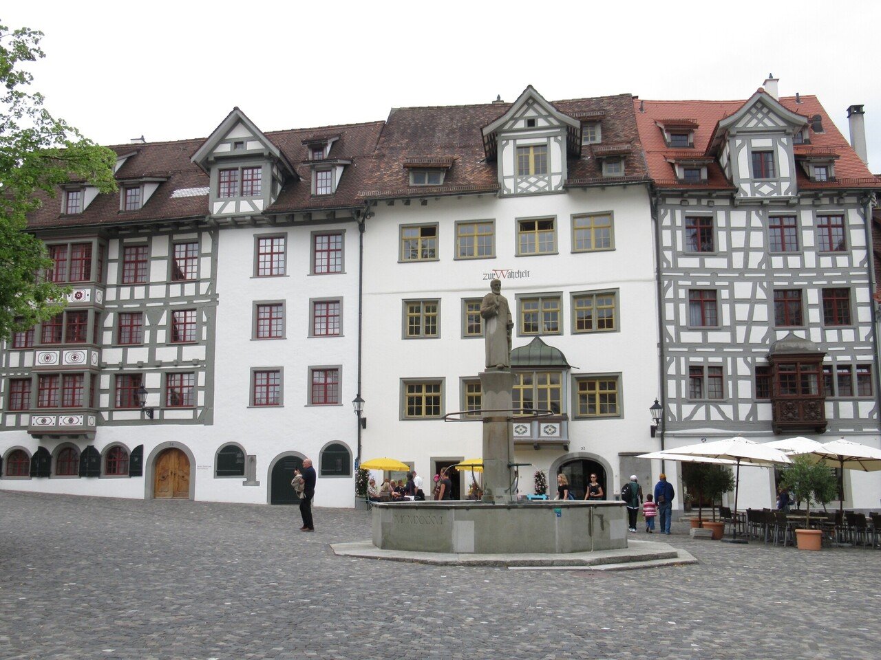スイス ザンクト・ガレン 世界遺産の修道院 赤い広場 St. Gallen｜505nuts
