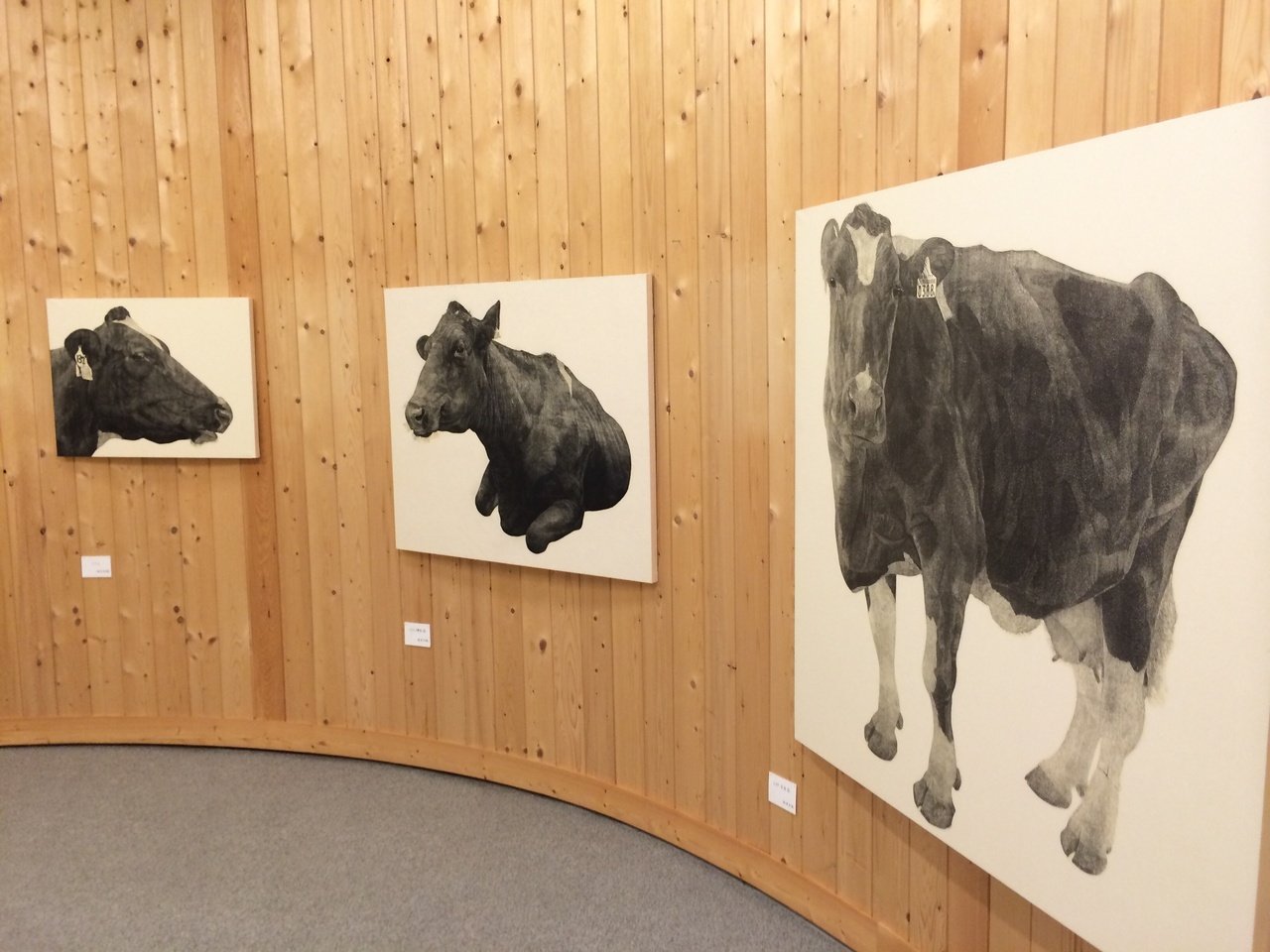 富田さんの版画すごー 特にうしの鼻の肌の質感がすげー どやって彫るのだ Cafedeforet Note