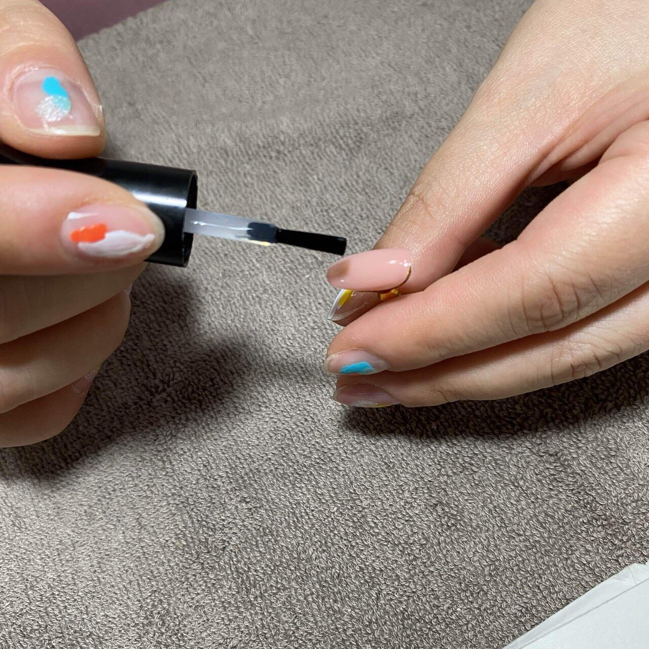 最近noteから離れておりました その時間で ネイルチップとアクセサリー販売に向けて着々と準備が進んでます 今日は妹にジェルの塗り方をレクチャー スパルタになりそぉ ネイリストmaya Note