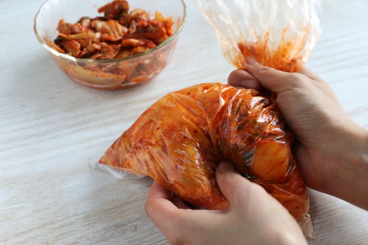 主菜 ごはんがすすむ 豚キムチ 副菜 にんじん水菜のごまナムル の作り方 ぐっち夫婦 料理家 Note