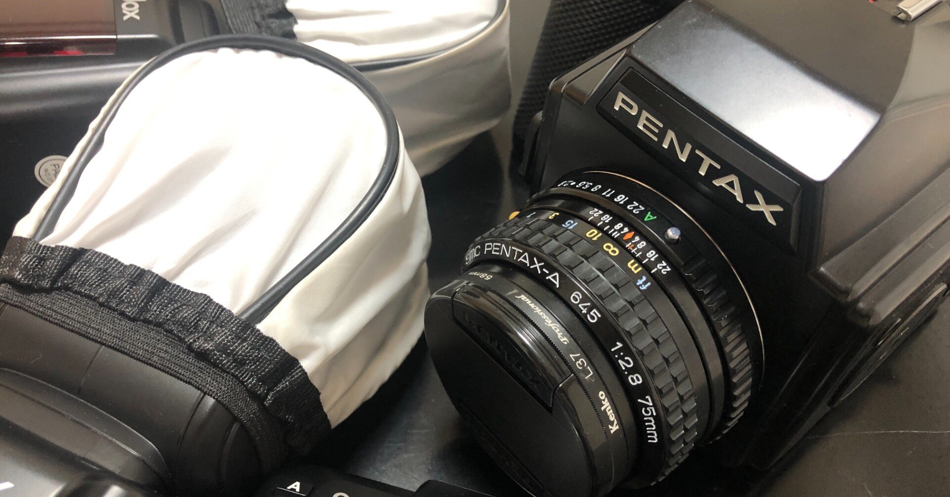 【付属品多数】PENTAX645N /レンズ4本/ストロボ/その他 Vol.33 PENTAX645でオフカメラストロボは出来るのか。｜緋色のHiro