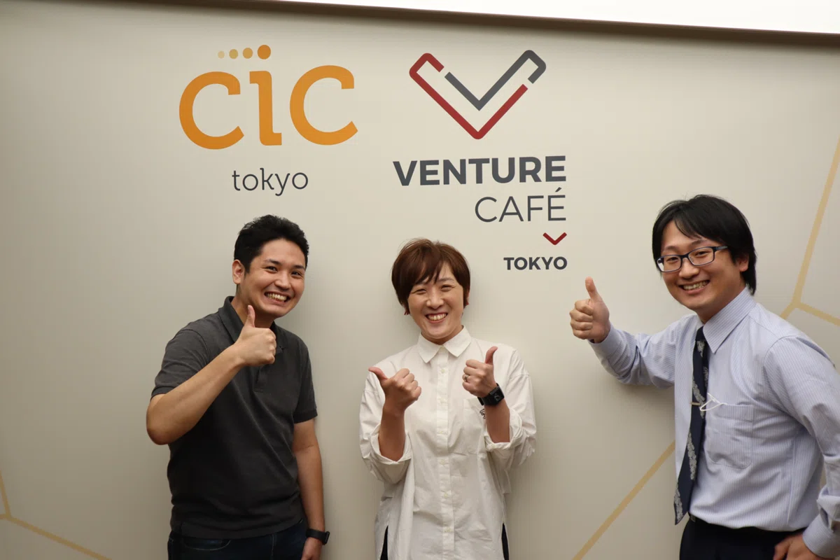 CICにて撮影した集合写真