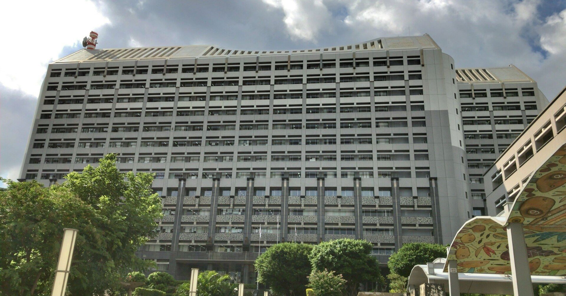 那覇市中心部の建築 その１ 沖縄県庁舎行政棟 田中明男 まち歩き通訳ガイド Note