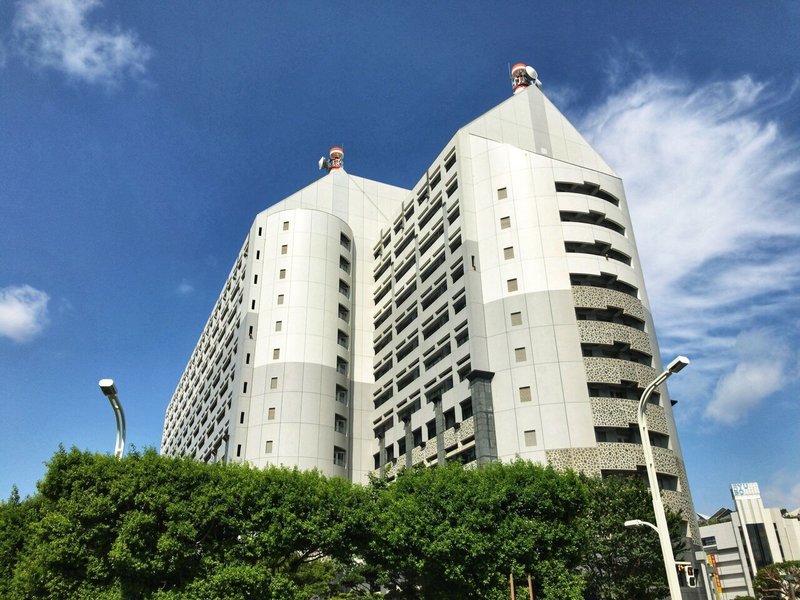 那覇市中心部の建築 その1 沖縄県庁舎行政棟 田中明男 まち歩き通訳ガイド Note 那覇市中心部の建築 その1 沖縄県庁舎行政棟 田中明男 まち歩き通訳ガイド Note