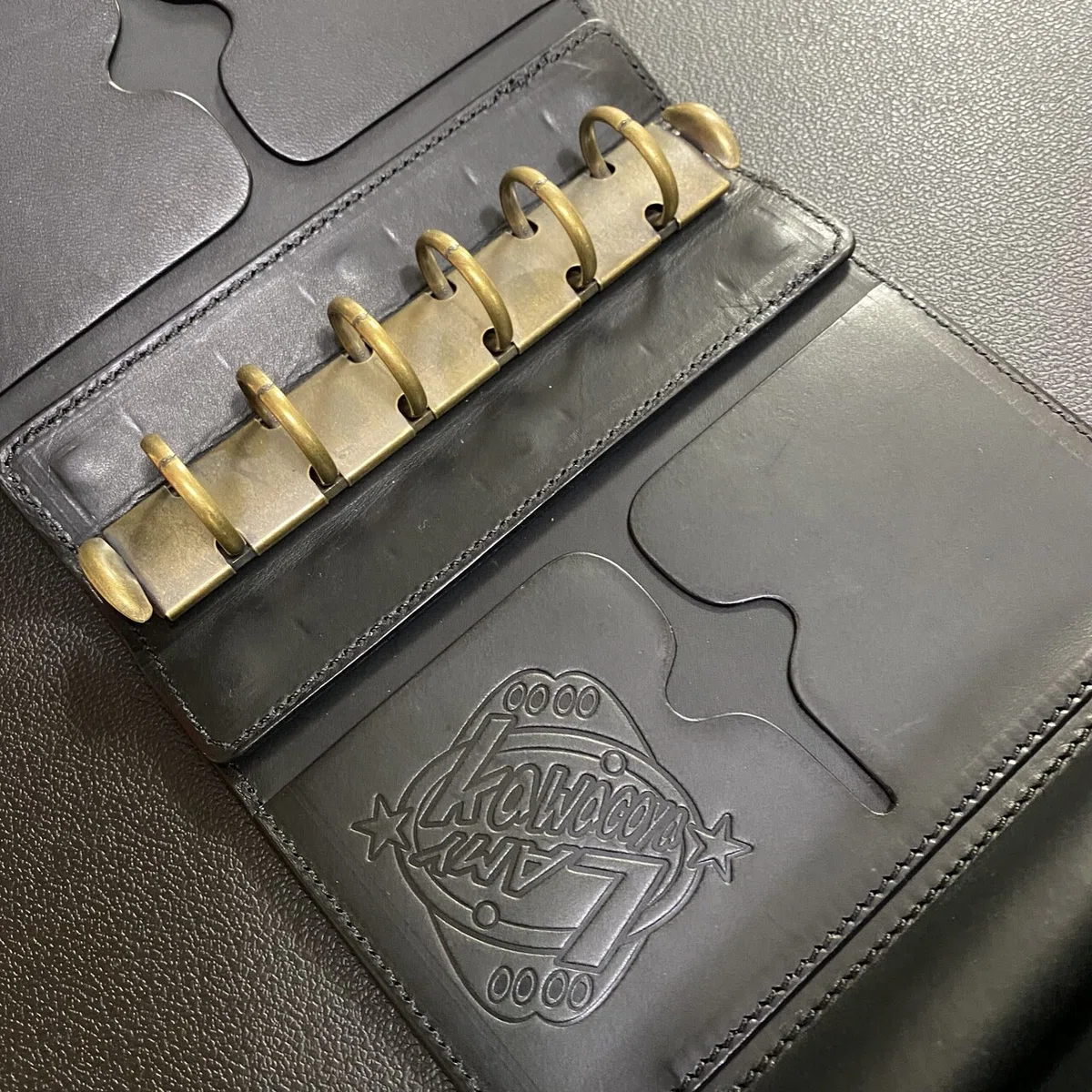 愛がこの形を生んだ。 リスペクトがこの色を生んだ。 【ホシノ文具店 