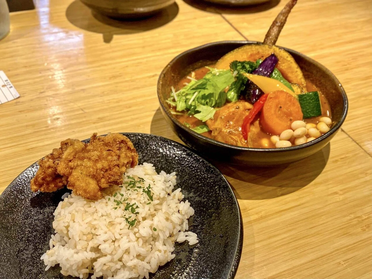 野菜たっぷり！Rojiura Curry SAMURAI.下北沢店で罪悪感のないスープ