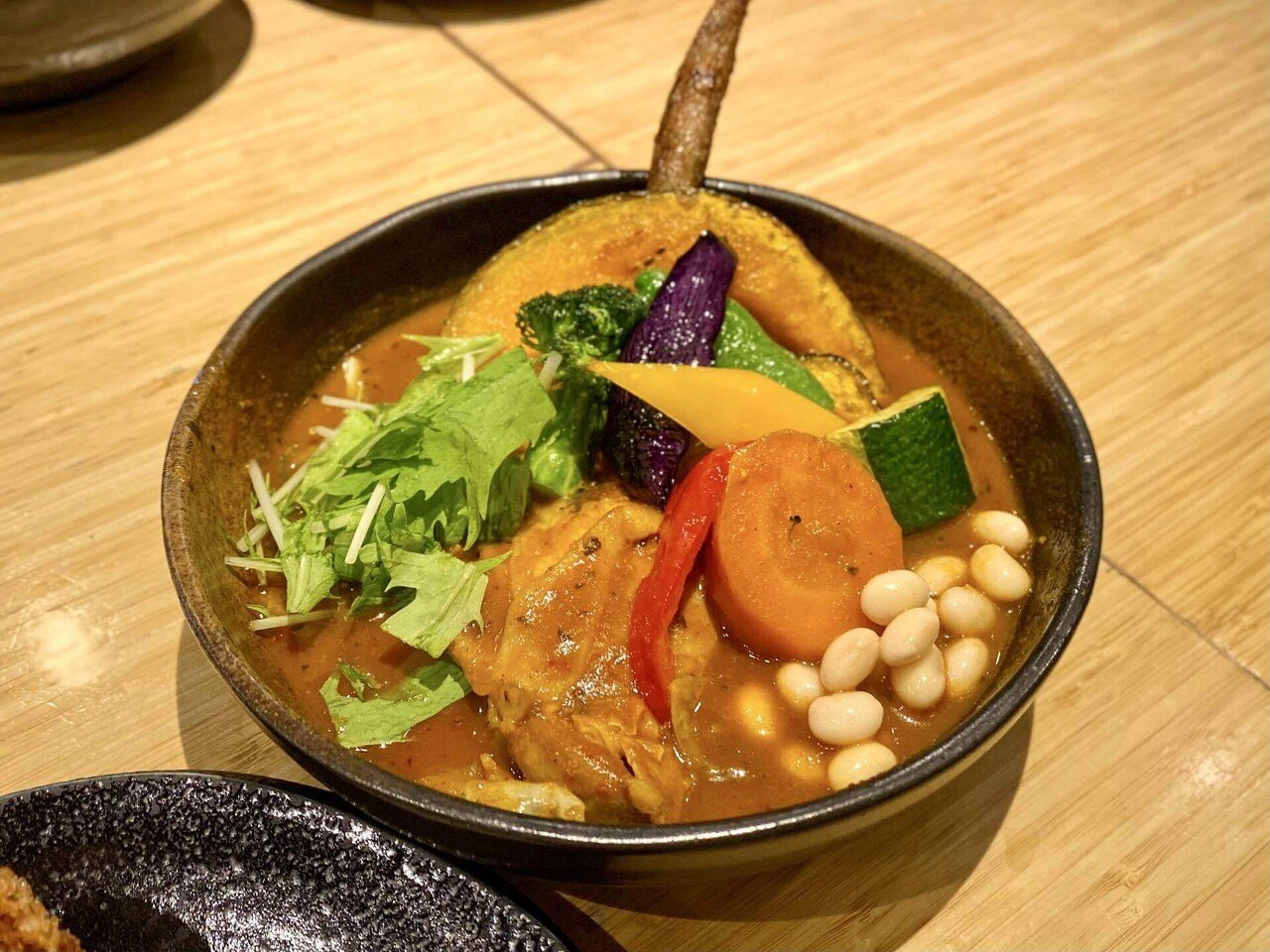 野菜たっぷり Rojiura Curry Samurai 下北沢店で罪悪感のないスープカレーを食べた 井上ケイタロウ Note