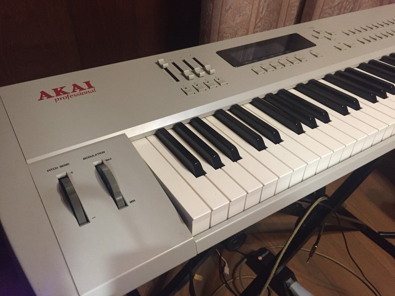 【希少品】AKAI アカイMX1000 MIDI KEYBOARD キーボード AKAI アカイ MIDIキーボード MX1000 現状品