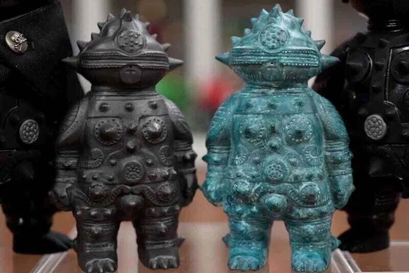 The Tomodachi: First Machine of TOKY, which is both a SOFUBI and a