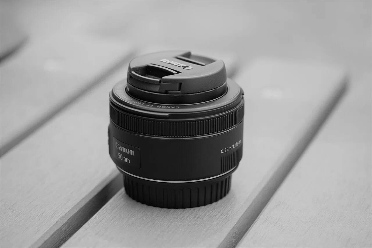 Photographing With, Vol. 13: いけてる「周回遅れ」 EF 50mm F1.8 STM