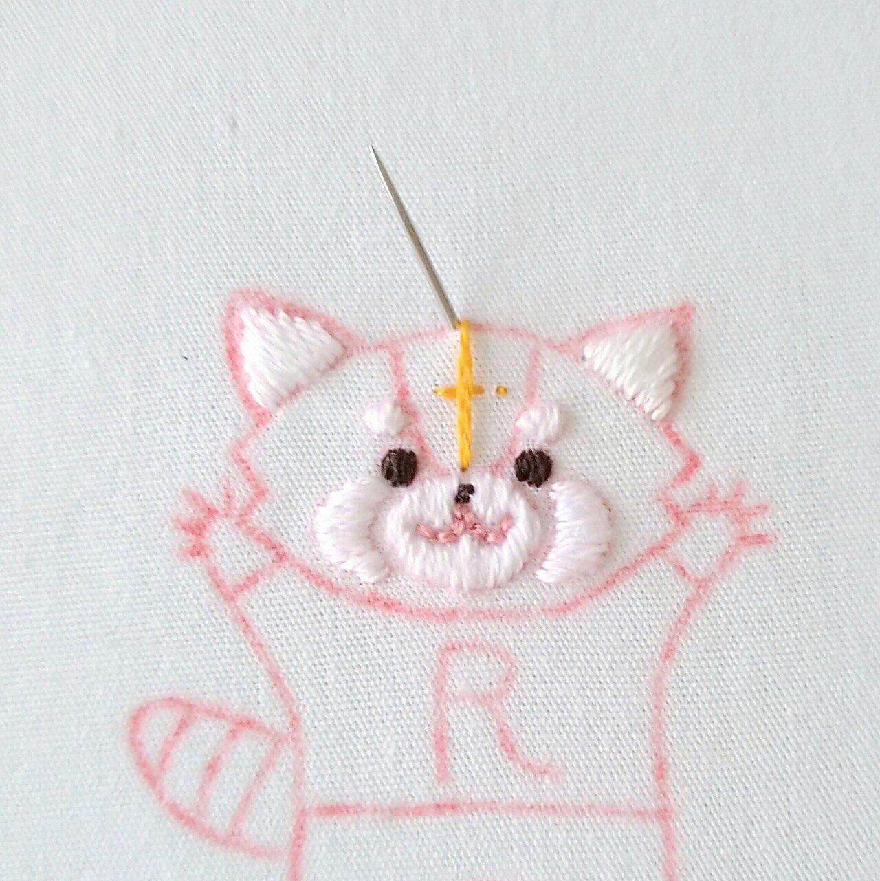 レッサーくんの刺繍図案🐾 ステップ6 〜顔の刺繍1〜｜Apostrophe