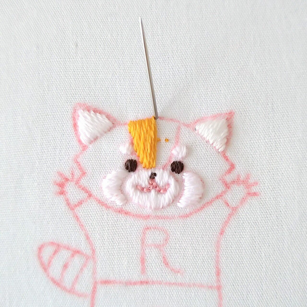 珍しい刺繍絵です。(顔料を使用して手描きではない) 顔のない刺繍、Sサイズ - ショップ 25aaugust 置物 - Pinkoi