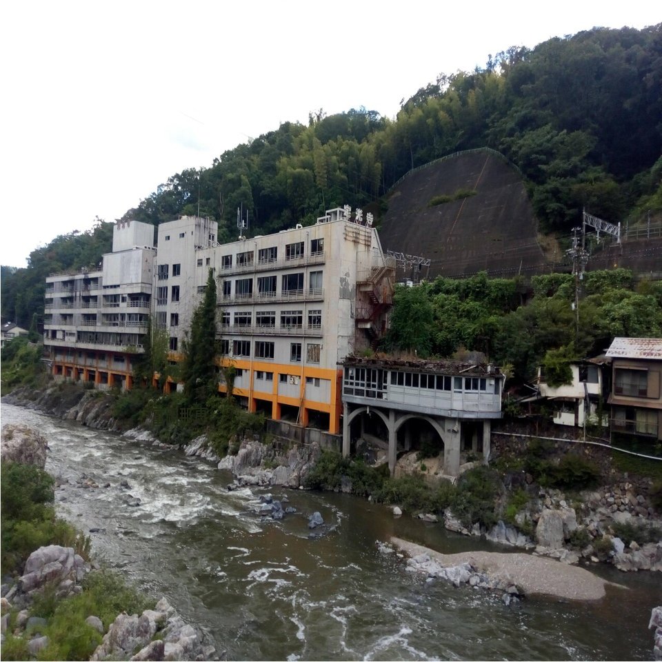 愛知最強の廃墟 千歳楼 を観る 富岡那恵 Note