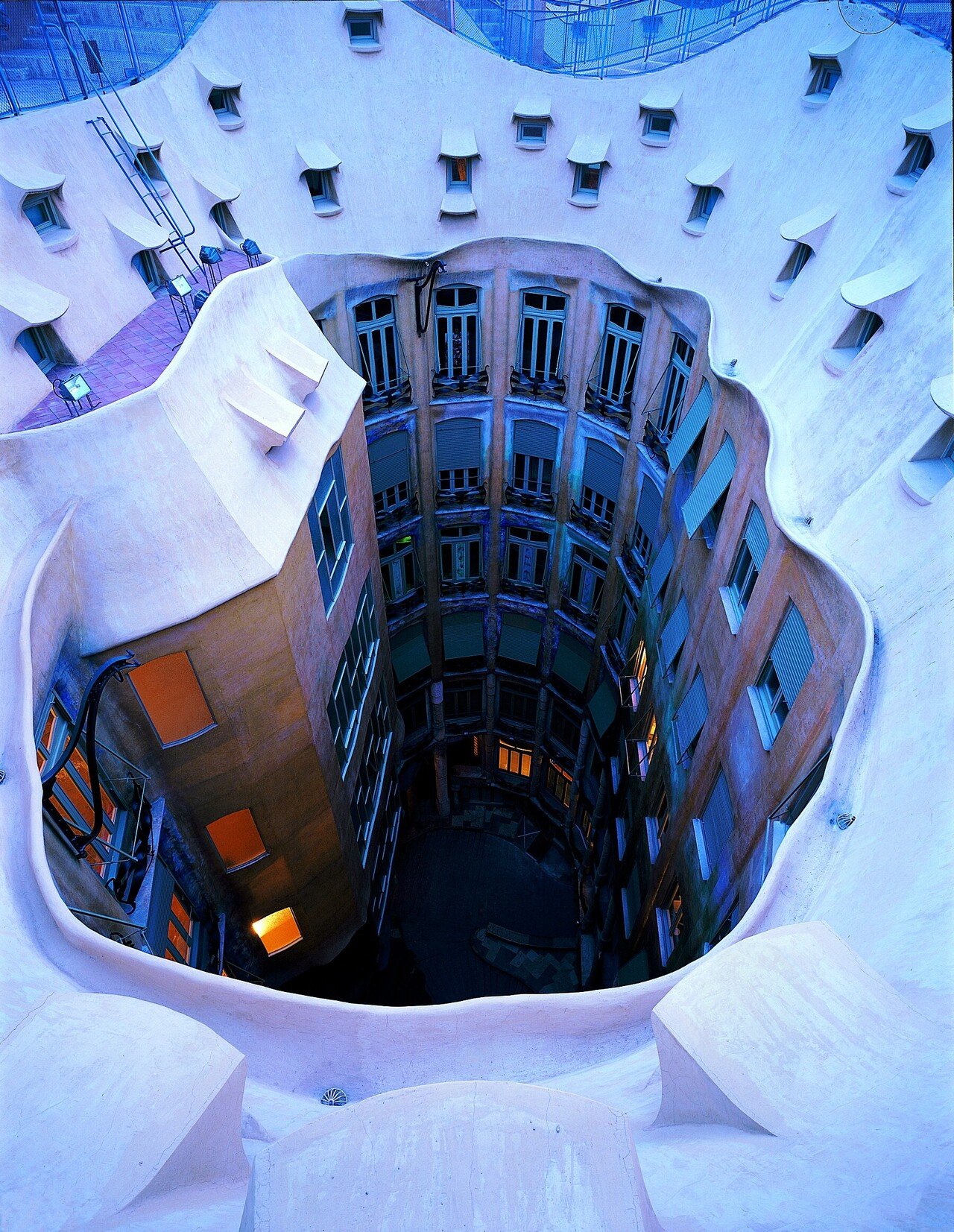 リレーエッセイ Charaさんも愛読 ガウディの伝言 外尾悦郎さんからの運命の電話 光文社新書