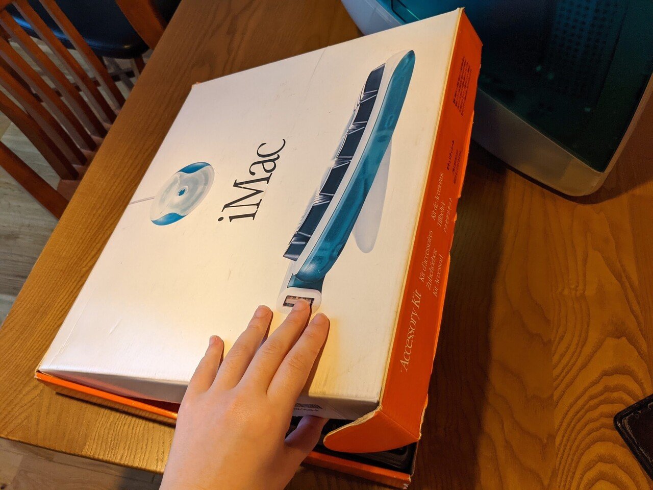 iMac G3を手に入れたので、思い出と一緒に起動してみた|岸田奈美 iMac G3を手に入れたので、思い出と一緒に起動してみた|岸田奈美