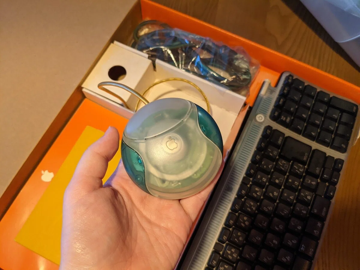 動作商品　iMac Ｇ３と元箱とキーボード・マウスとインストールCDと他 iMac G3を手に入れたので、思い出と一緒に起動してみた｜岸田奈美