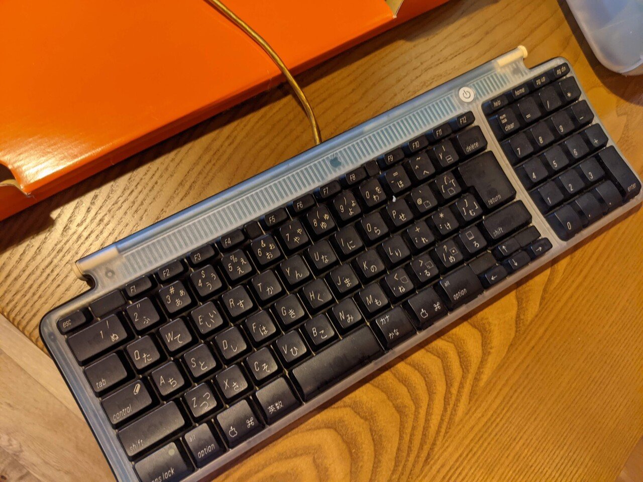 iMac G3を手に入れたので、思い出と一緒に起動してみた|岸田 iMac G3を手に入れたので、思い出と一緒に起動してみた|岸田