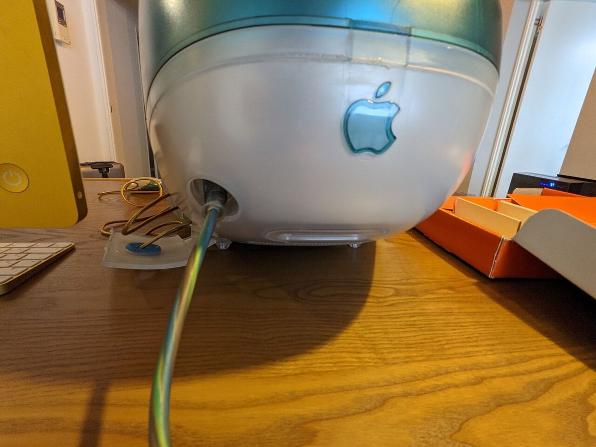 iMac G3を手に入れたので、思い出と一緒に起動してみた｜岸田