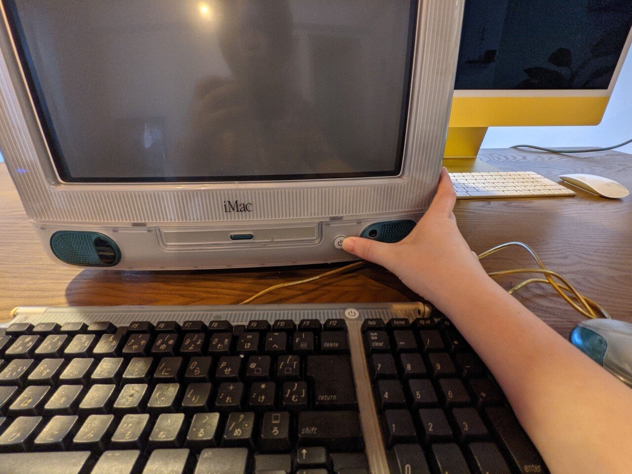 iMac G3を手に入れたので、思い出と一緒に起動してみた|岸田奈美 iMac G3を手に入れたので、思い出と一緒に起動してみた|岸田奈美