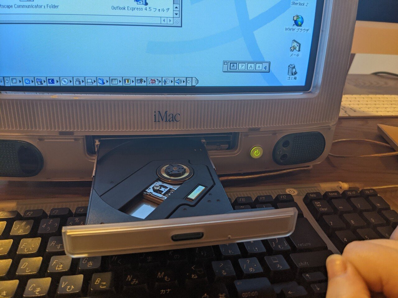 iMac G3を手に入れたので、思い出と一緒に起動してみた|岸田 iMac G3を手に入れたので、思い出と一緒に起動してみた|岸田