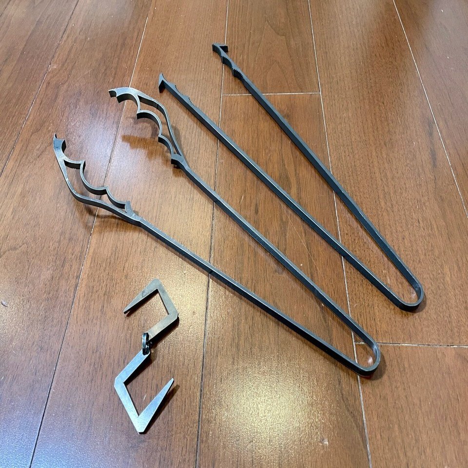 デザインと機能を兼ね備えた無骨な火ばさみ！山賊マウンテン