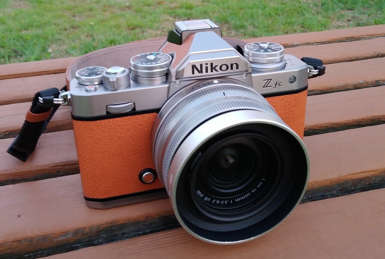 ショット数78回】Nikon Z fc ボディ アンバーブラウン