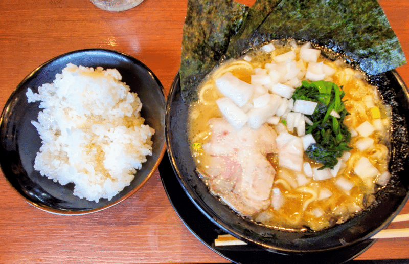 横浜家系ラーメン　鶴乃家　倉敷　メニュー ラーメン