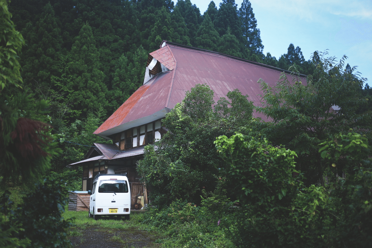 茶道具　香合　茅葺き屋根　田舎家　家型 アンティーク な茅葺き屋根 ミニチュア 田舎 模型日本家屋 木製