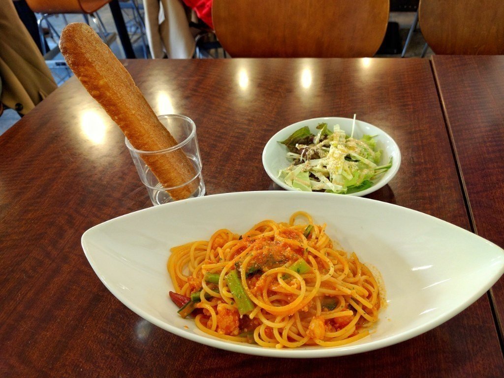 小ぢんまりとアットホームなカフェ Under Throw Cafe 白山 タカシムカフェ Note