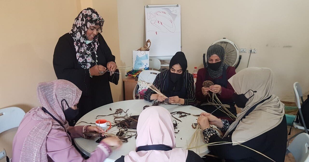 シリア難民の女性に仕事をつくりたい オリーブの木製食器をヨルダンから世界へ 大橋希さん 国際協力サロン Note シリア難民の女性に仕事をつくりたい オリーブの木製食器をヨルダンから世界へ 大橋希さん 国際協力サロン Note