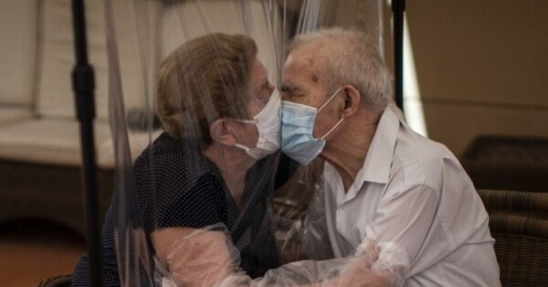 ピューリツァー賞-写真部門：2021年/新型コロナウィルス禍のスペインの高齢者の生活