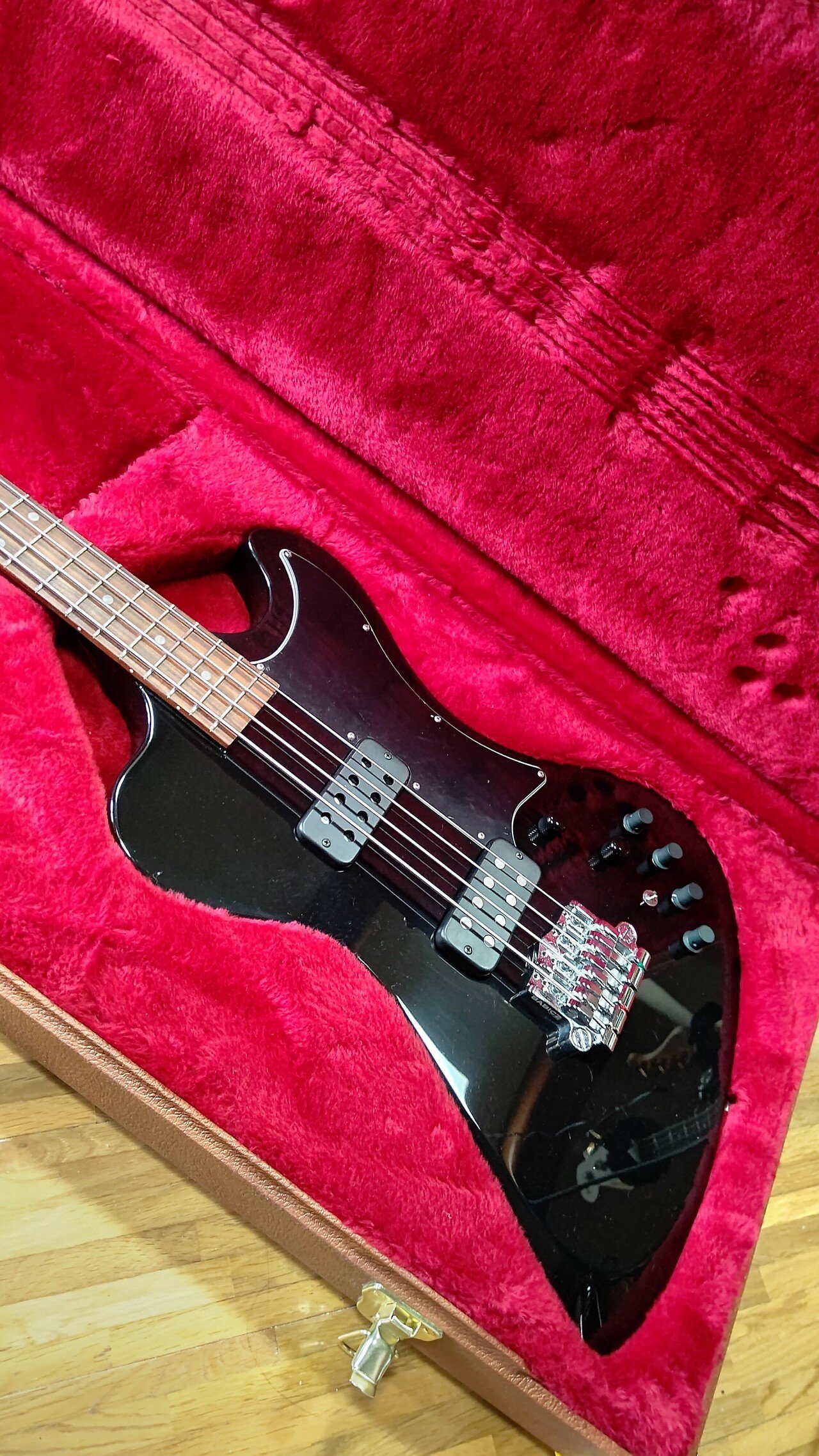 ギブソンベース Gibson／RD Artist Bass 2018】伝統的なトーンと現代的な機能を