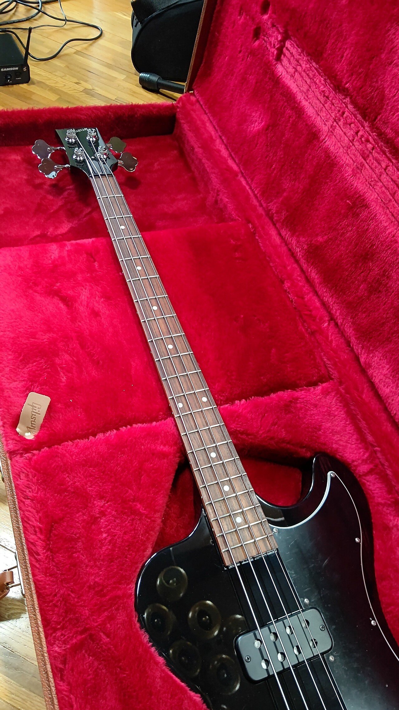 漆黒のGibson RD Artist Bassが王となって帰ってきた。｜mahal