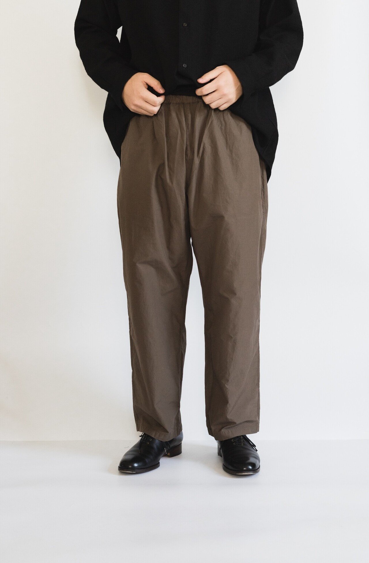 [完売品] MUJI Labo ユニフォーム素材でつくったイージーパンツブラウン 完売品] MUJI Labo ユニフォーム素材でつくったイージーパンツ