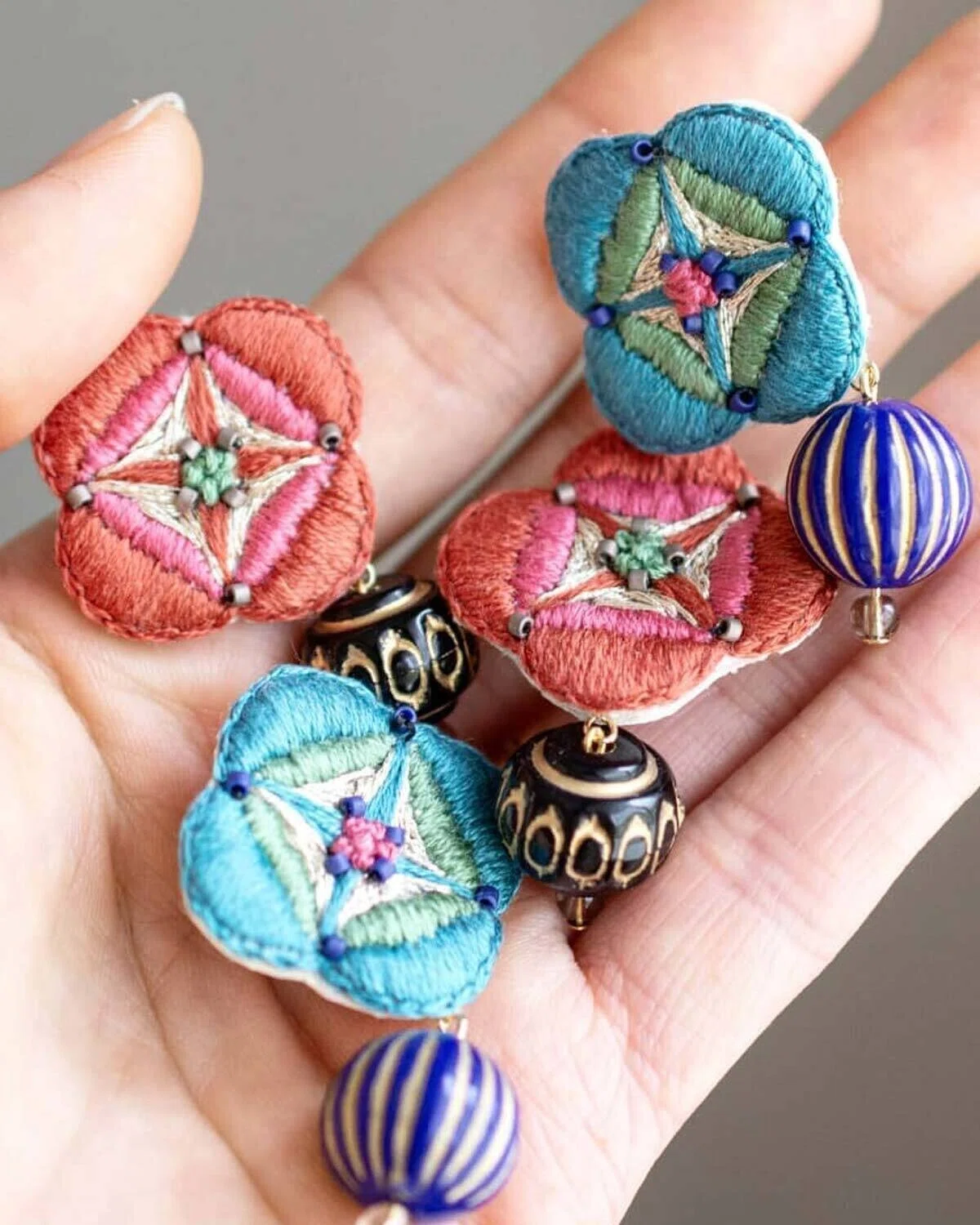 華やかな模様と色】装飾模様で日常を彩る 刺繍アクセサリークラス