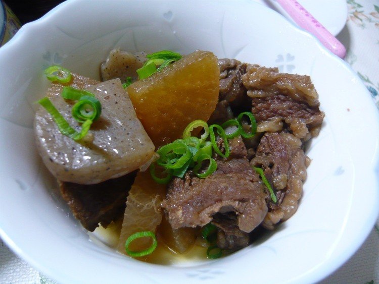 今日の晩御飯は牛スジ煮込み！圧力鍋で３０分、柔らかく仕上げました(^o^)