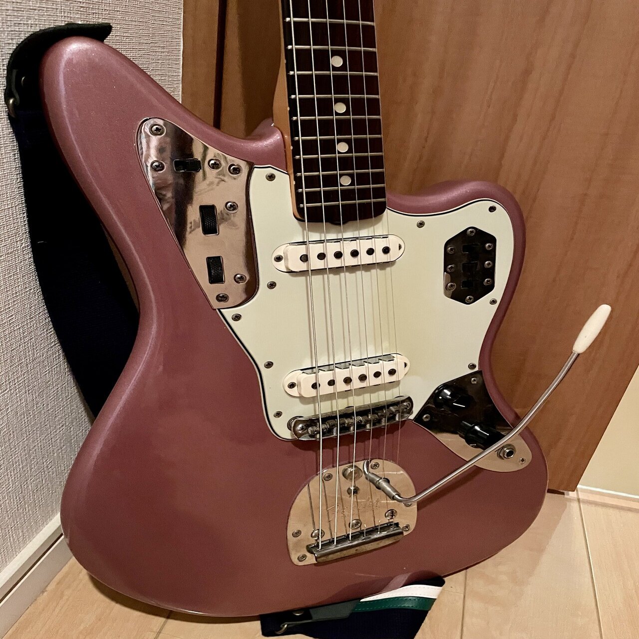 ビンテージギターよもやま話 jaguar burgundy 1964 nov｜渡来宏明